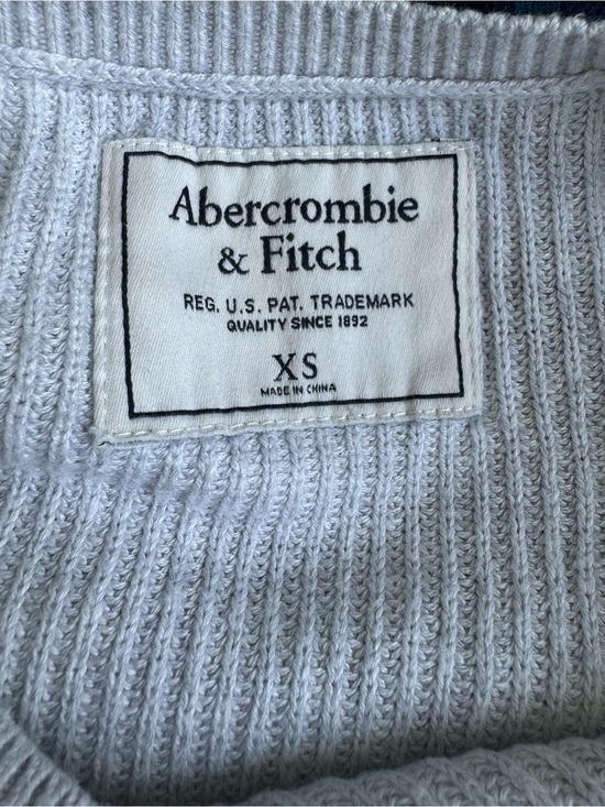 Abercrombie & Fitch Sweaters - Abercrombie & Fitch Light Gray Ribbed Knit Top